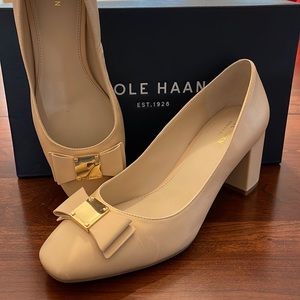 Cole Haan Taly Bow Pumps Size 8B. Neutral beige color. 2.75” block heels.